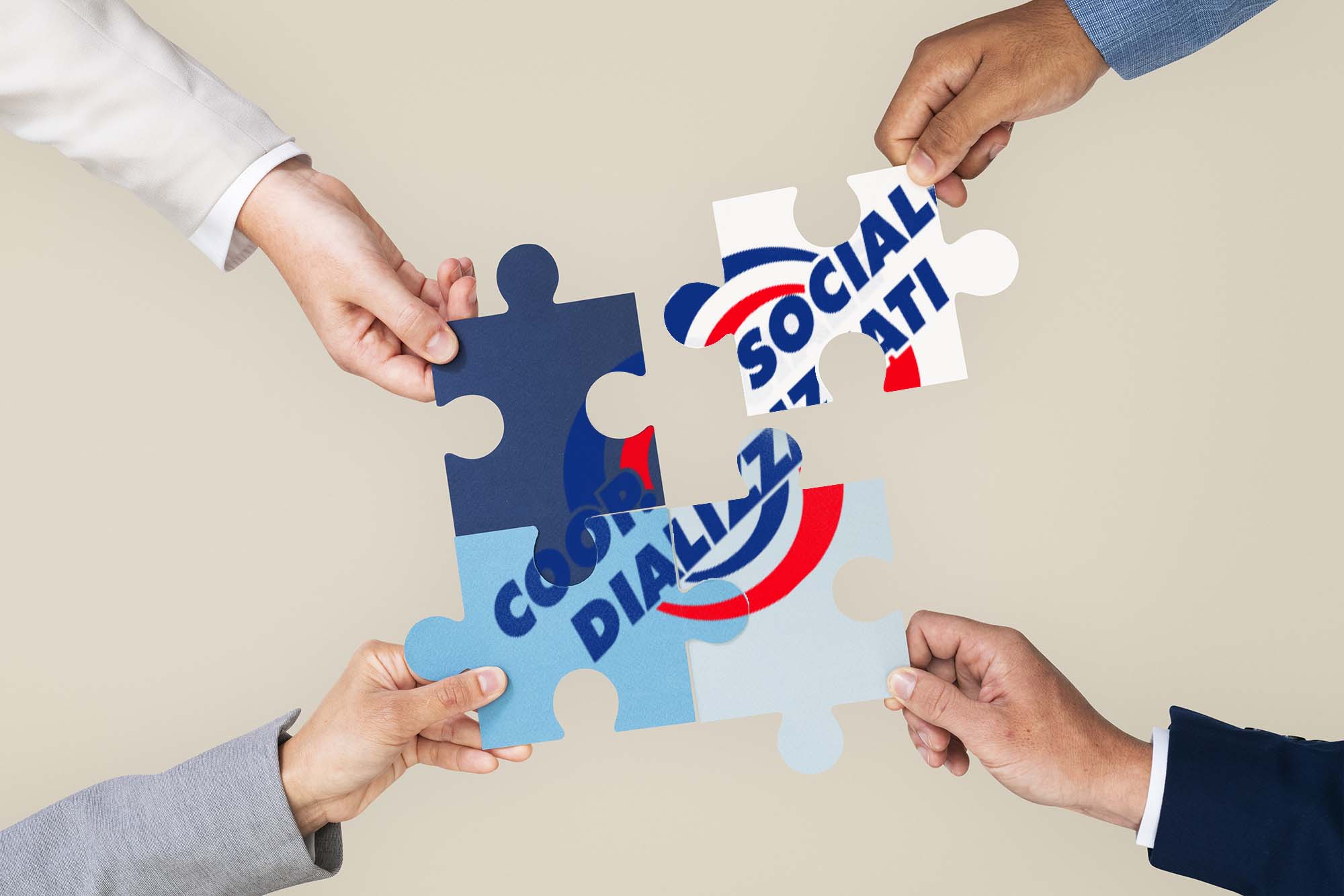 Mani che tengono pezzi di un puzzle a formare il logo della cooperativa